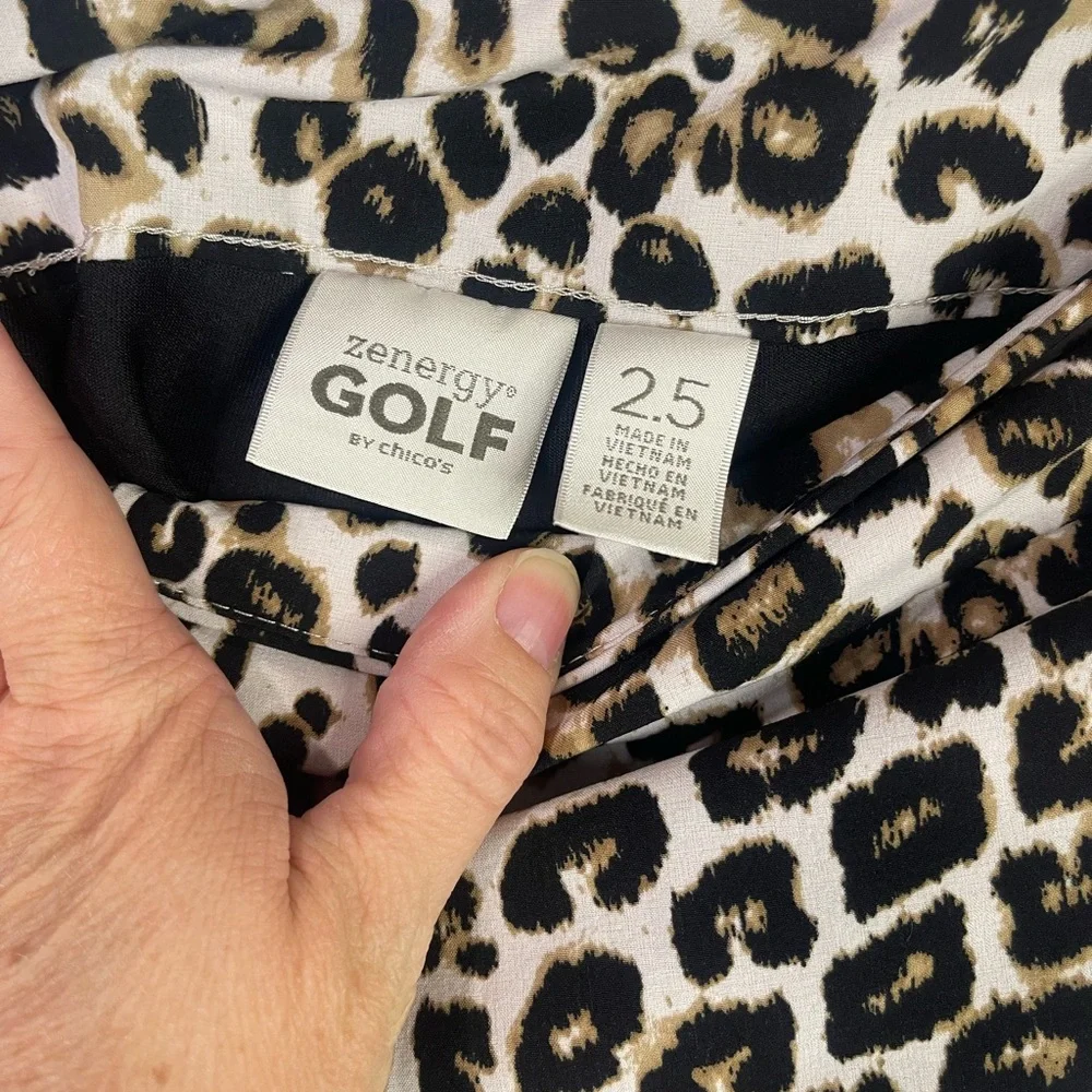 Zenergy by Chico’s Chic Leopard print‎ skirt/shorts